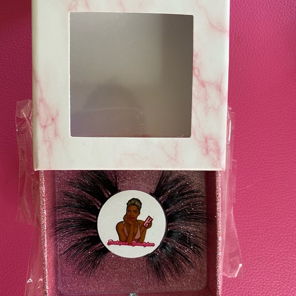 Eyelash extensions - Picture 3 of 12